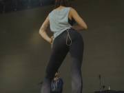 Lena Meyer-Landrut Showing Off Her Yoga Pants During A Concert [X-Post From R/Onstagegw]