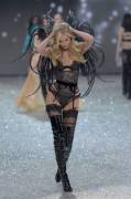 Elsa Hosk On The Vs Runway (X-Post From R/Onstagegw)