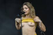 Tove Lo Flashes Crowd At Tinderbox In Denmark (Nsfw)