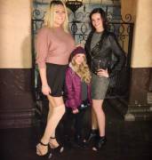 6'9&Amp;Quot; Lindsay Hayward And 6'4&Amp;Quot; Krista Kay With Tiny Lissy.