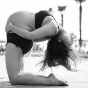 Talia Sutra Pregnant Yoga (Pics)