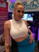 Gianna Michaels At The Avn Aee 2016