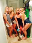 4 Blondes