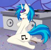 I Have No Where Else To Put This, So Here We Go: I Rated Pictures Of Vinyl Scratch ...