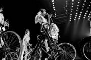 Freddie Mercury Surrounded By Strippers During Queen Concert In New York, 1978 [Xpost ...