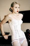 Mosh In White Corset