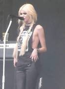 Taylor Momsen (X-Post From /R/Onstagegw)