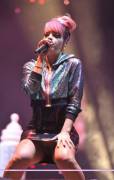 Lily Allen No Panty Upskirt Onstage