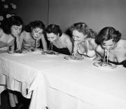 Broadway Show Girls Compete In A Hands-Free Spaghetti-Eating Contest. 1948 [Xpost ...